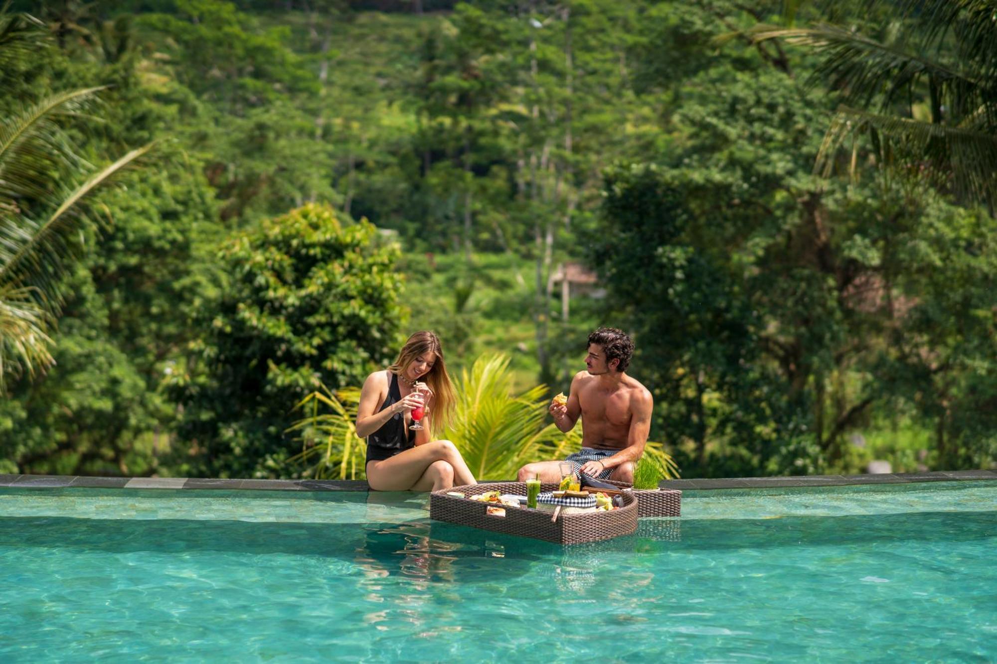 Wapa Di Ume Sidemen Otel Dış mekan fotoğraf Floating breakfast at Alila Ubud